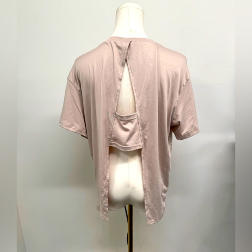 NWOT Open Back Twist T-Shirt – Light Pink/Cream – Size M